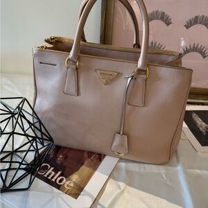 Classic Prada Saffiano Lux Tote (Galleria) - Nude/Cammeo